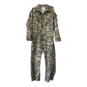 US Military Men’s Sz M Mechanics Universal Camouflage Type III Green Coveralls